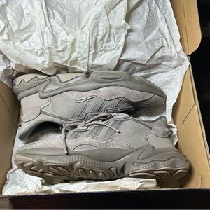Ozweego Adidas Originals Natural Size 9